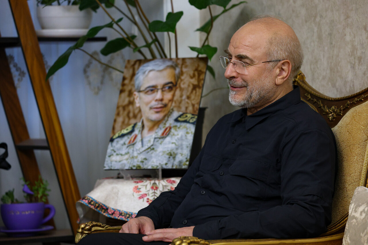 دیدار قالیباف با خانواده شهید باقری