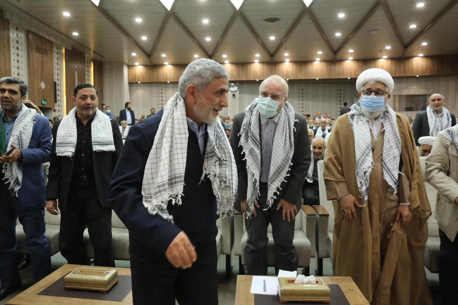 حضور سردار قاآنی و قالیباف در جمع «یاران خراسانی»