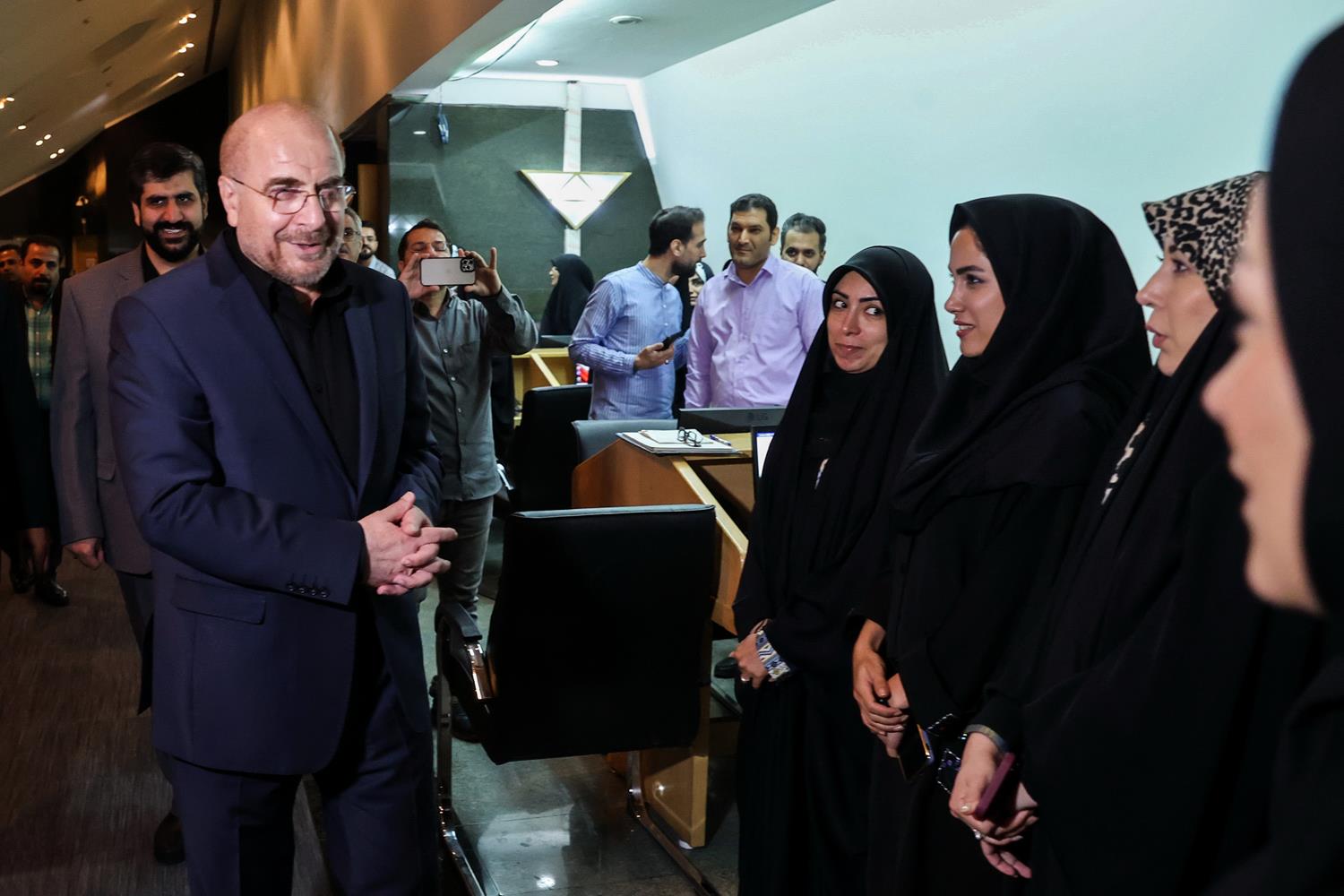 حضور قالیباف در جمع خبرنگاران پارلمانی