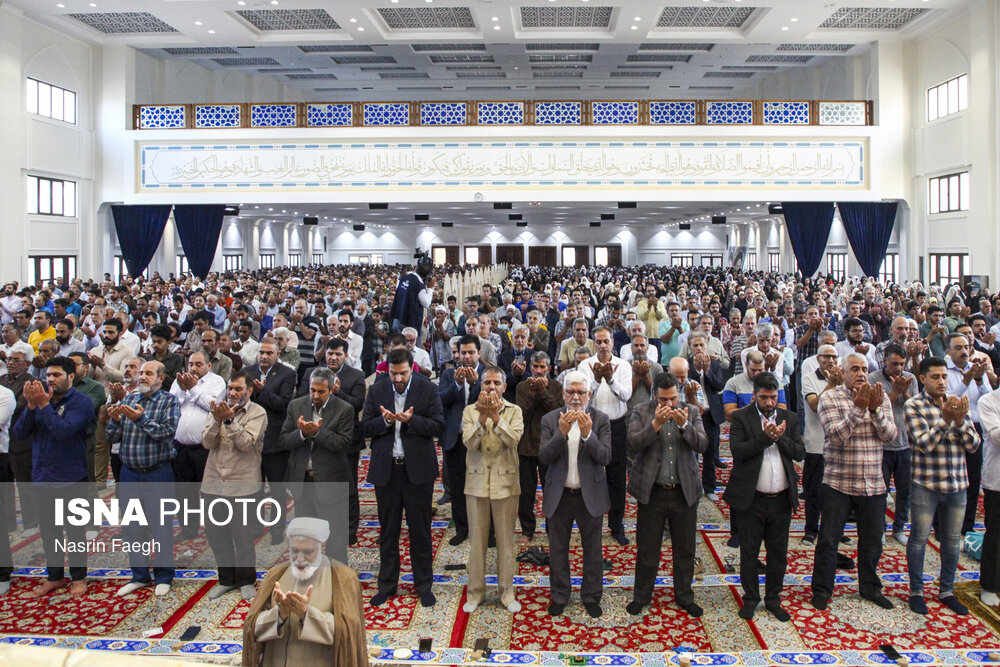 اقامه نماز عید سعید فطر در جزیره کیش