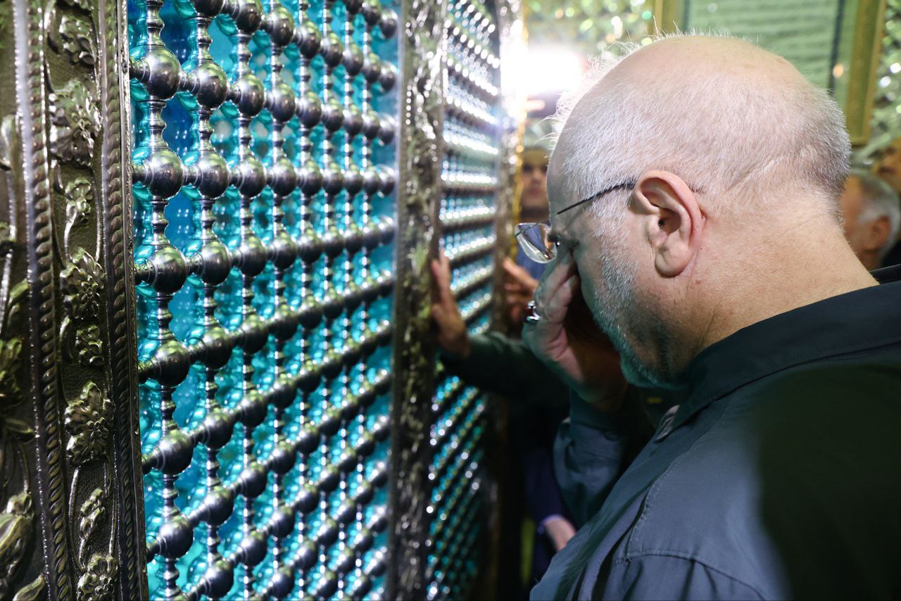 قالیباف در امام زاده سلطان سیدعباس(ع) و گلزار شهدای شهر بجنورد