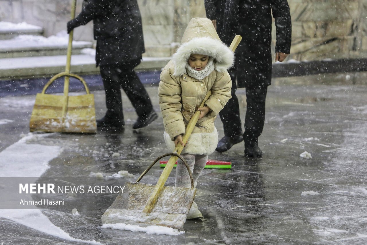 شب برفی حرم امام رضا (ع)
