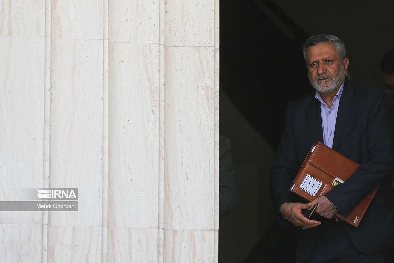 اعضای هیأت دولت در جمع خبرنگاران