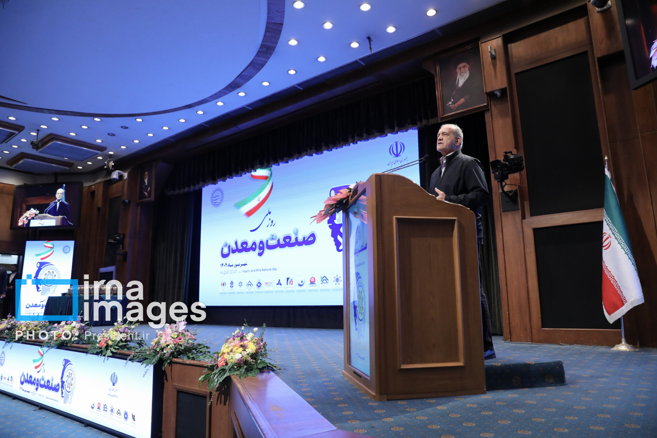 تجلیل از صنعتگران برتر کشور با حضور پزشکیان