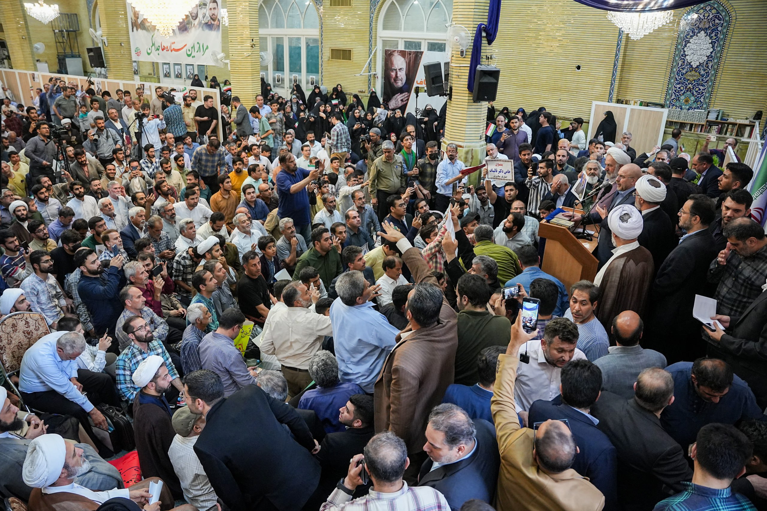 دیدار قالیباف با مردم مؤمن و انقلابی شهر قم در مسجد امیرالمؤمنین (ع)