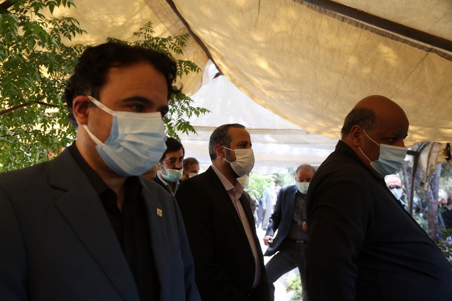 نمایندگان در مراسم خاکسپاری والده نیکزاد 