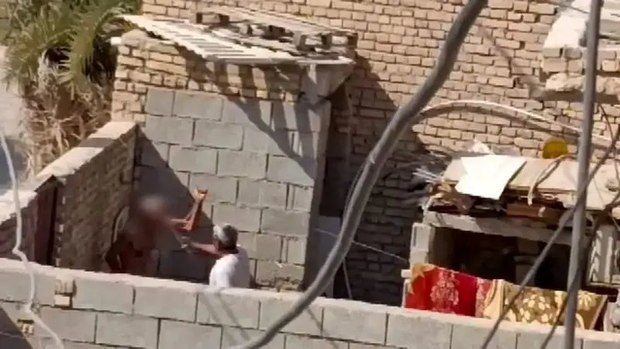 فرد+سالمند+آزار+در+آبادان+به+زندان+معرفی+شد