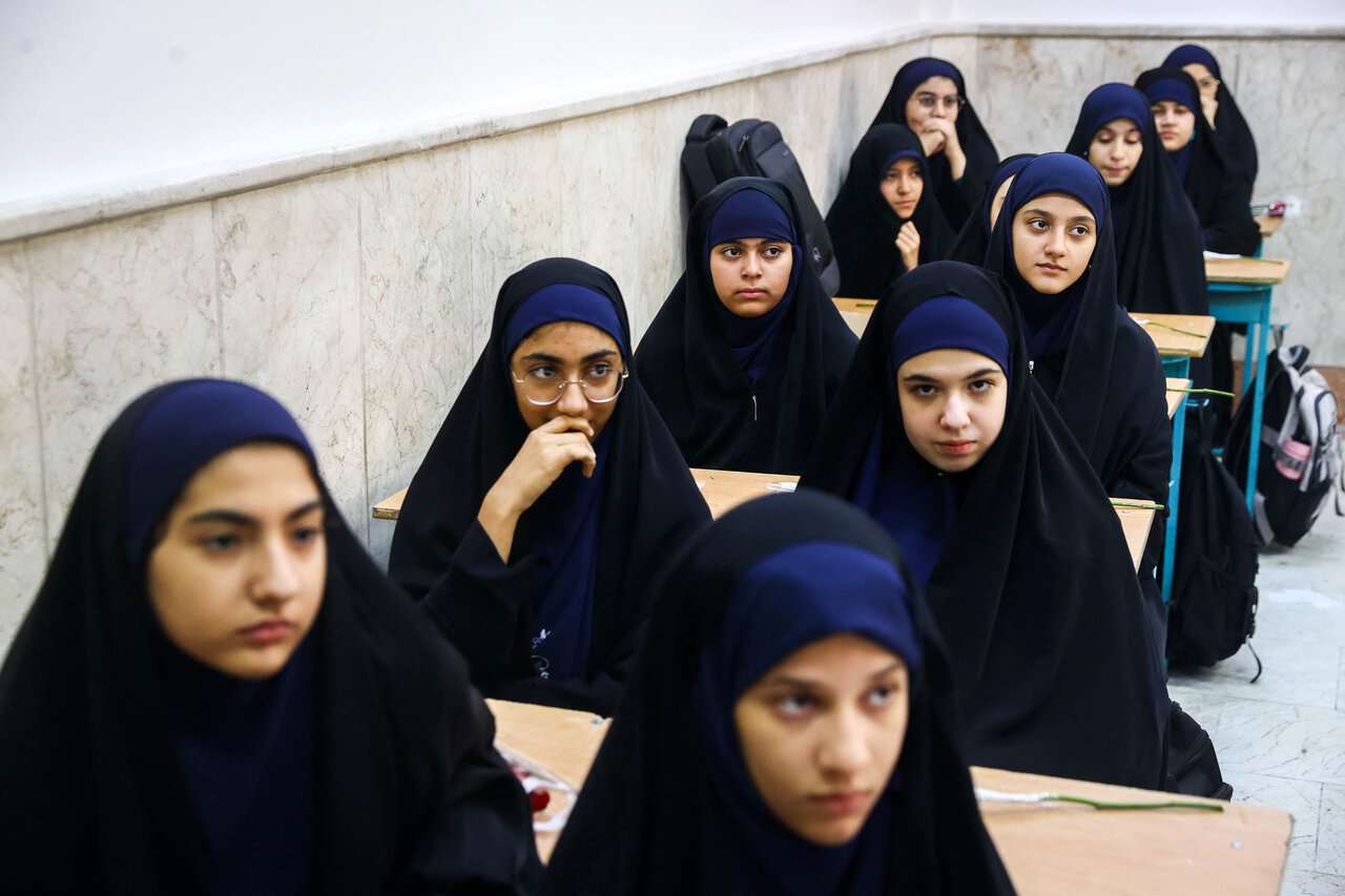 حضور قالیباف در مدرسه دخترانه فاطمیون تهران