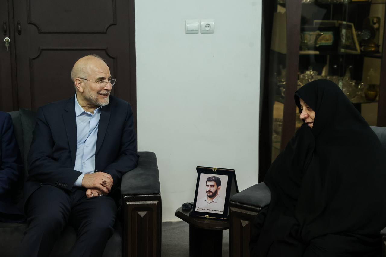 حضور قالیباف در منزل سردار شهید حسین املاکی
