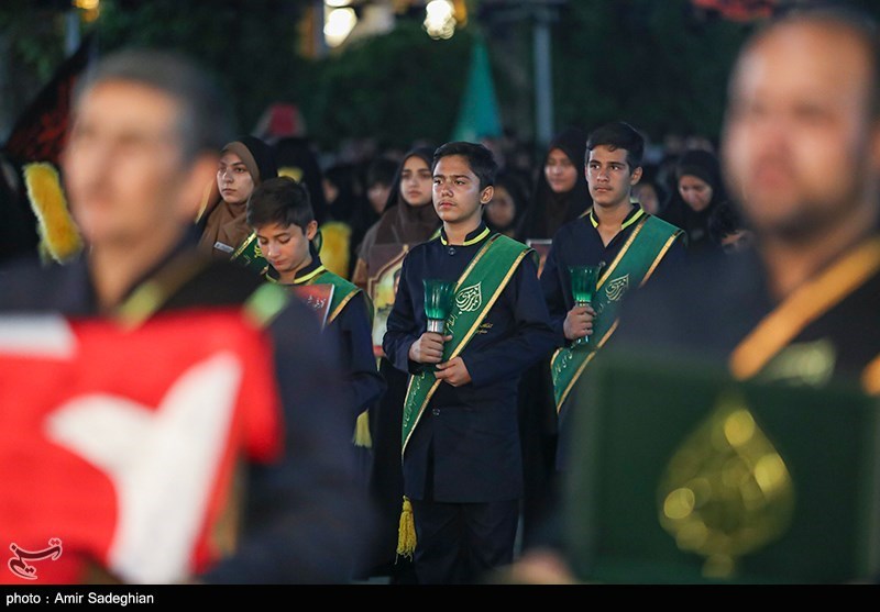 لاله گردانی خدام حرم شاهچراغ (ع) در شام غریبان حسینی