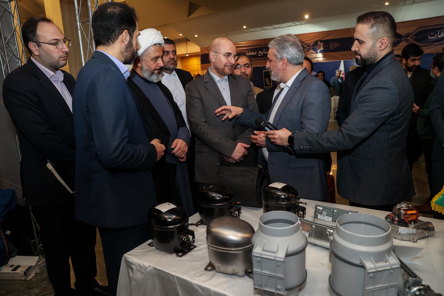 بازدید قالیباف از نمایشگاه توانمندی‌های تولید داخل