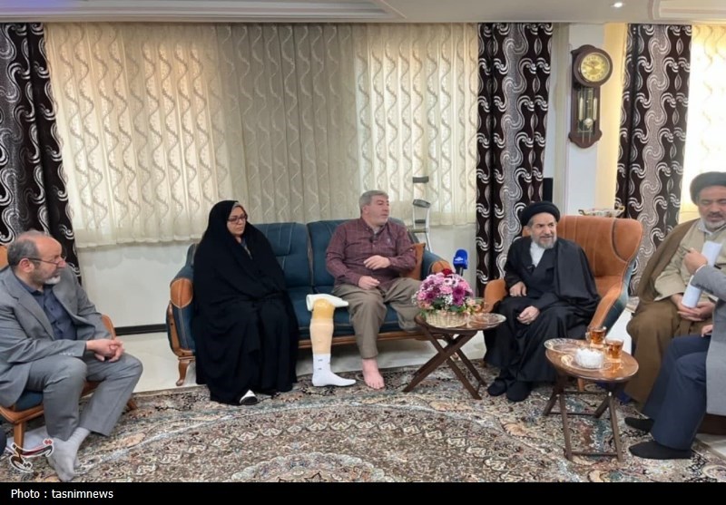 رهبر معظم انقلاب به دیدار جانبازان شهرری رفت