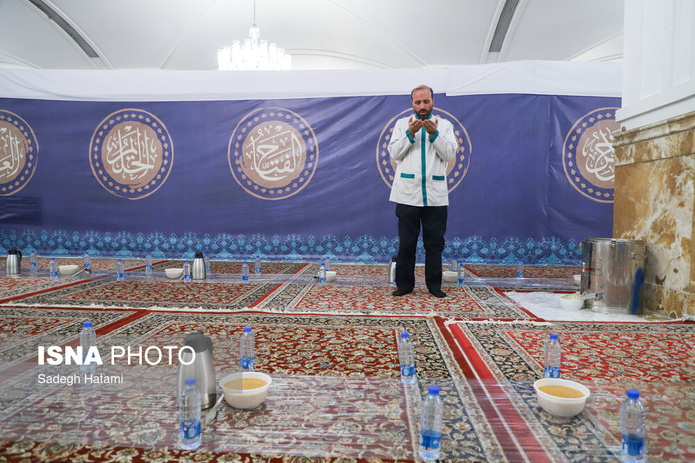 ضیافت افطاری در حرم مطهر رضوی