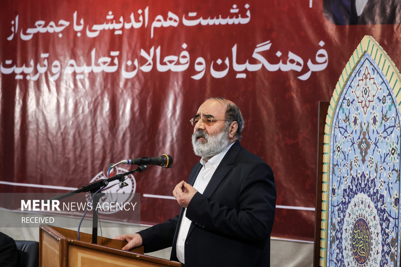 نشست صمیمی جمعی از اصناف و اقشار مردم با رئیس مجلس