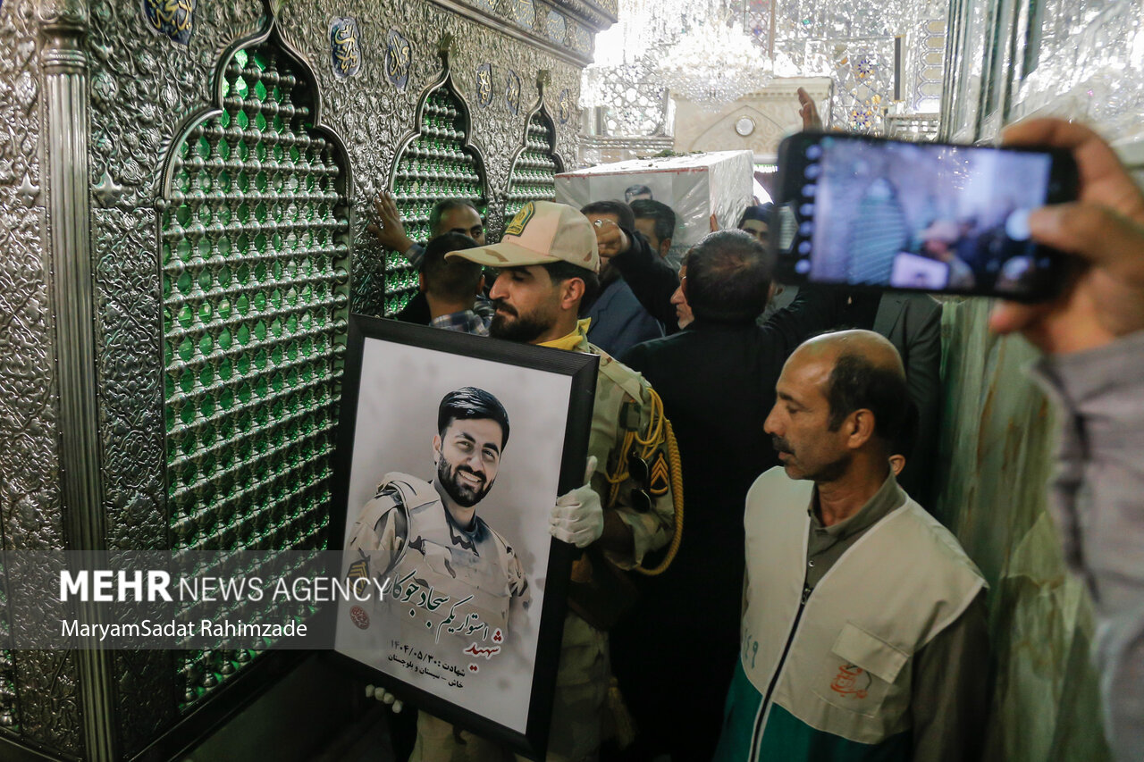 تشییع شهید مدافع امینت «سجاد جوکار» در حرم شاهچراغ (ع)