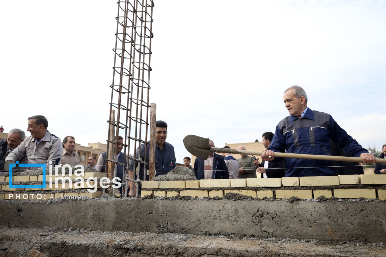 پزشکیان در پروژه مدرسه‌سازی اهواز