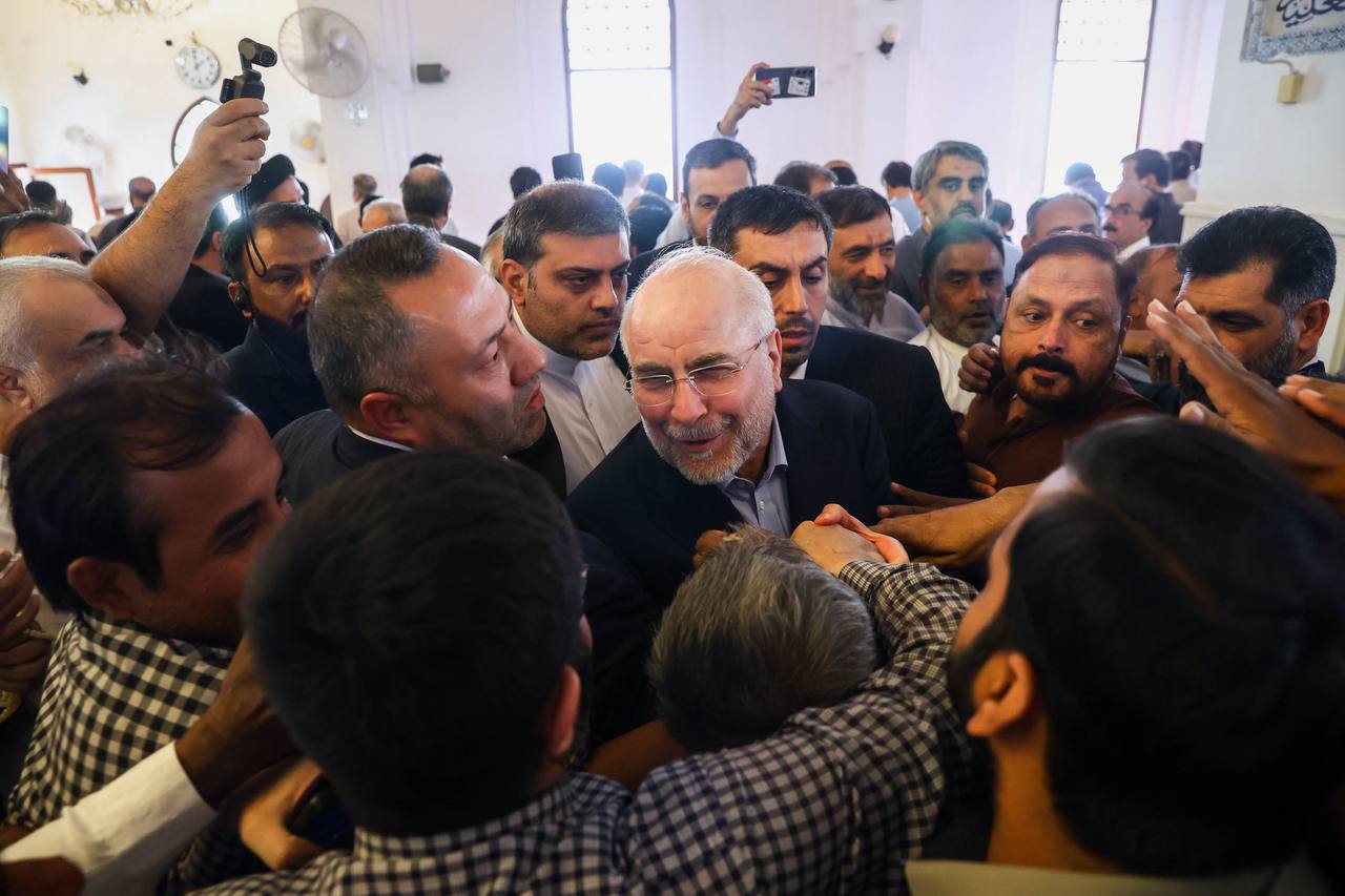  استقبال گرم مردم کراچی از قالیباف