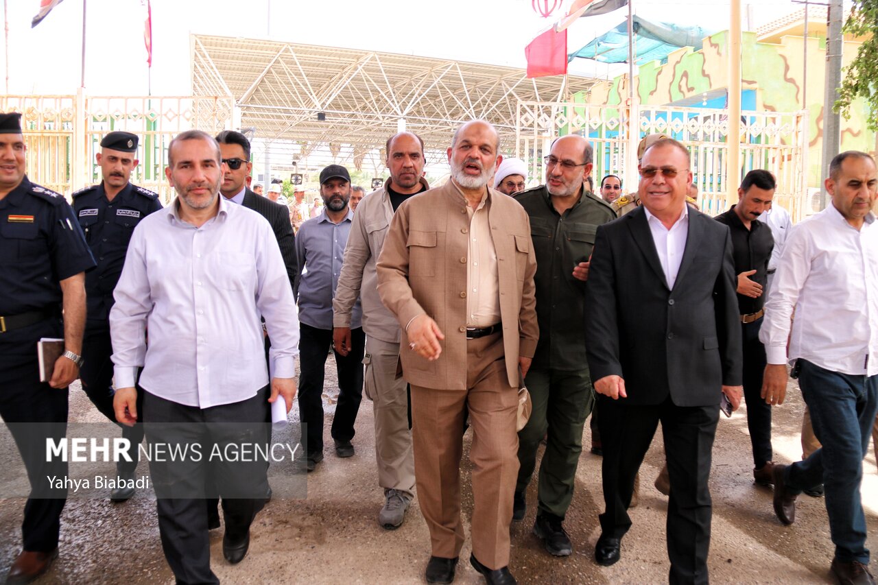 بازدید وزیر کشور از پایانه مرزی خسروی