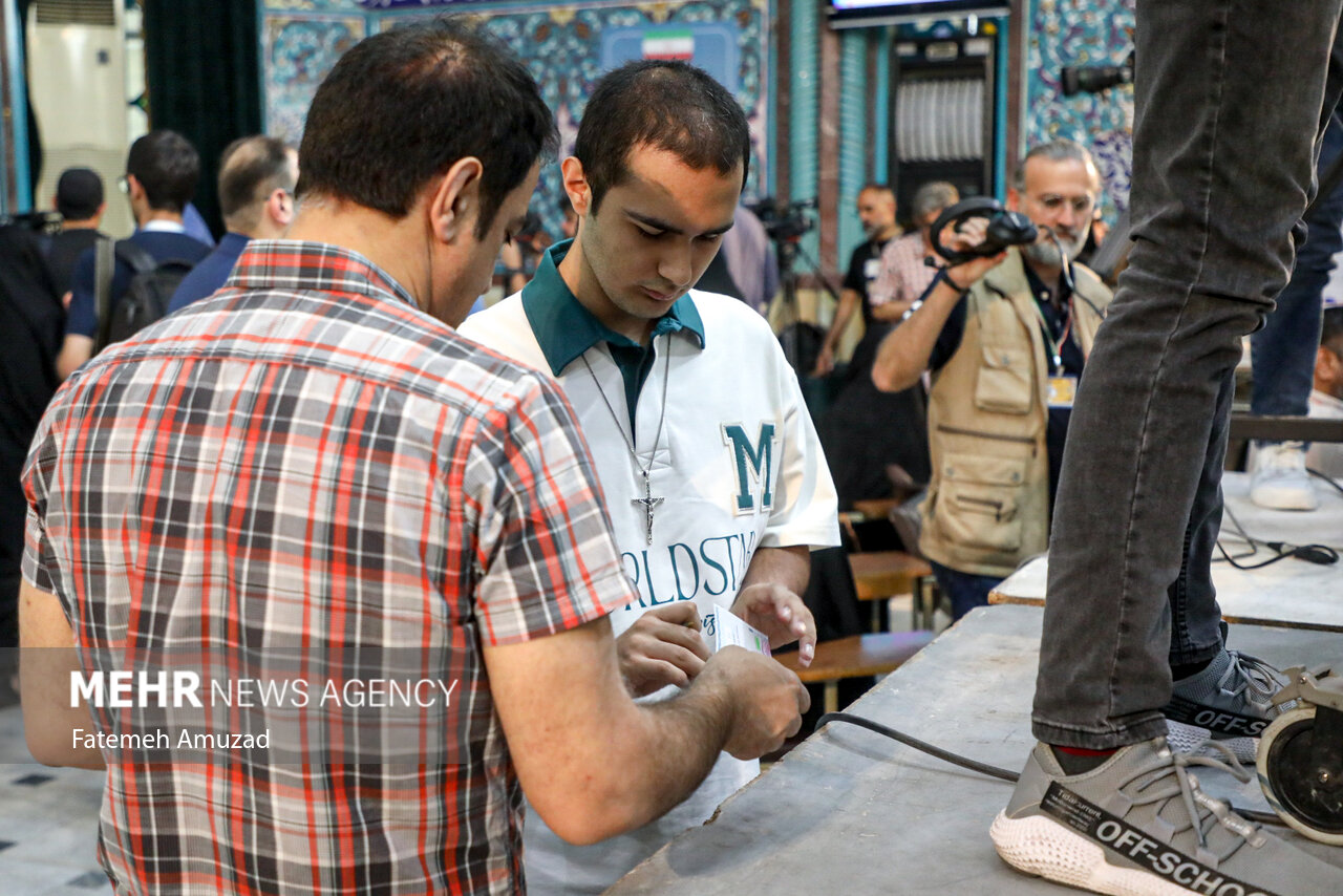 تصاویر انتخابات ریاست جمهوری در حسینیه ارشاد