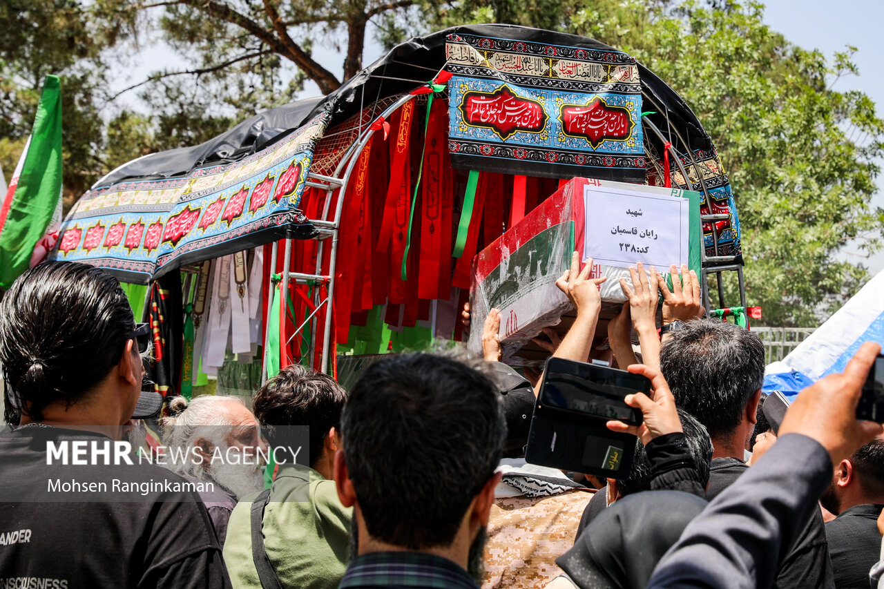 مراسم تشییع پیکر شهید دو ساله رایان قاسمیان