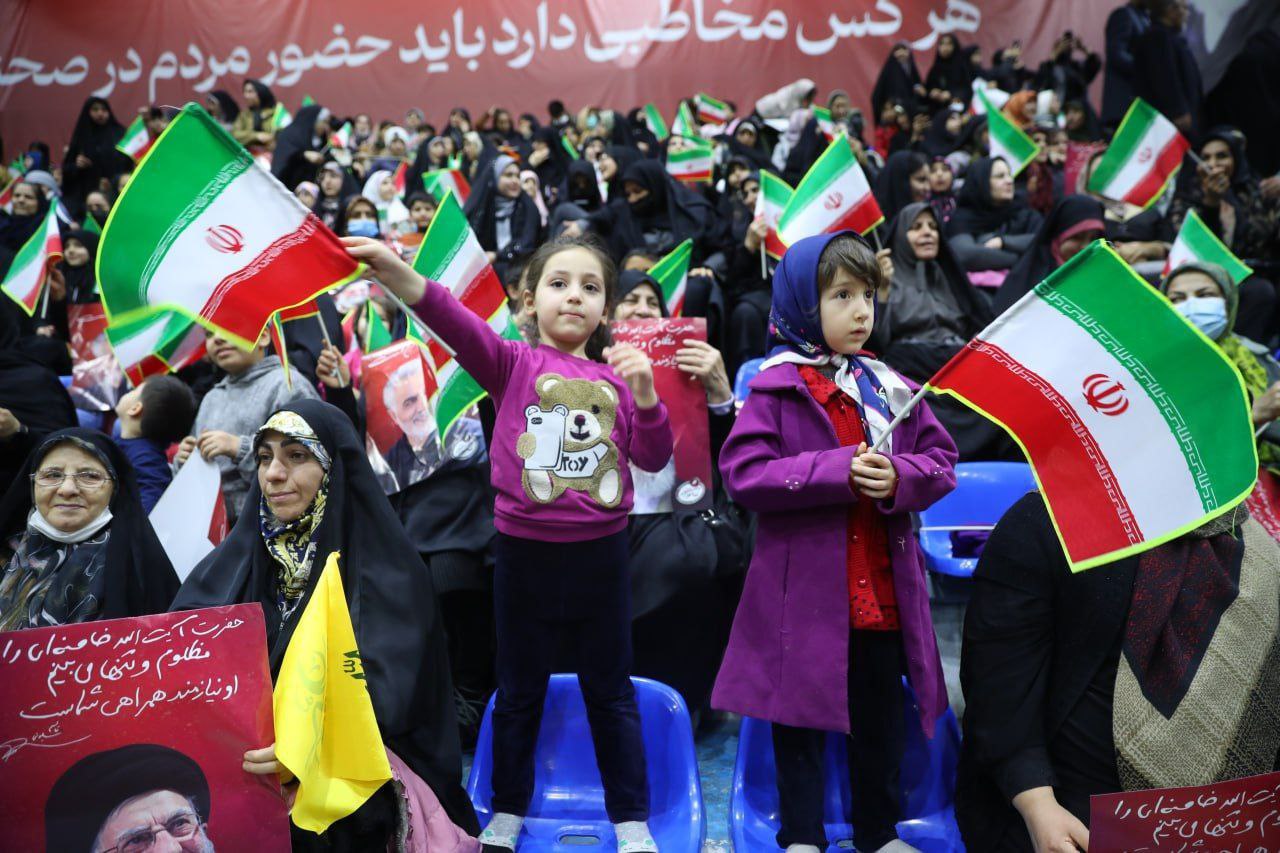 حضور قالیباف در جشن «من انقلابی‌ام» 