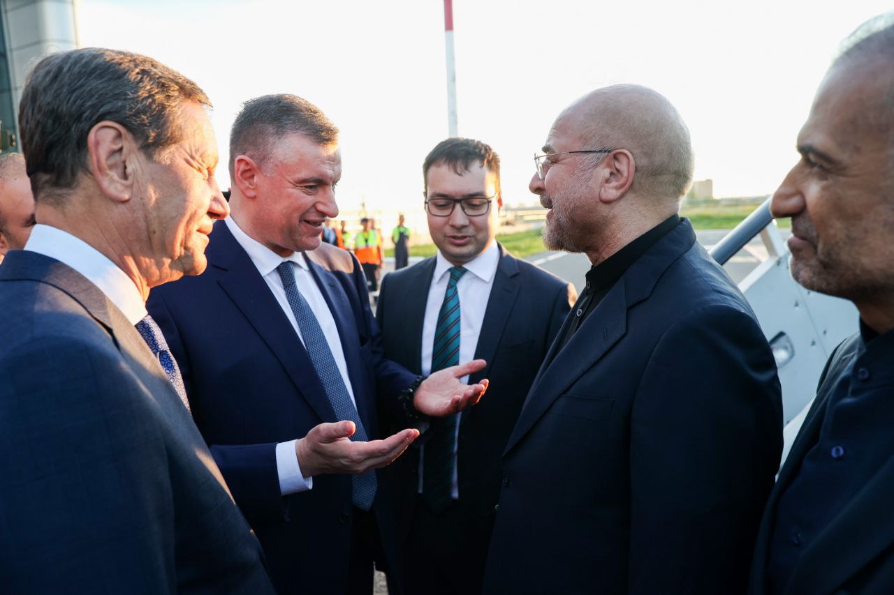  استقبال نایب‌رئیس مجلس دومای روسیه از محمدباقر قالیباف، در فرودگاه سن‌پترزبورگ