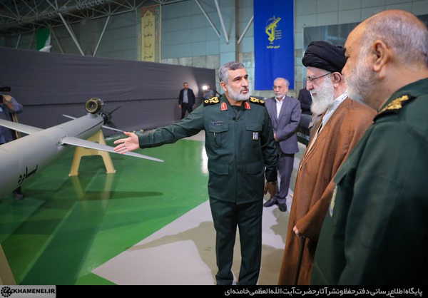 بازدید فرمانده کل قوا از نمایشگاه دستاوردهای نیروی هوافضای سپاه