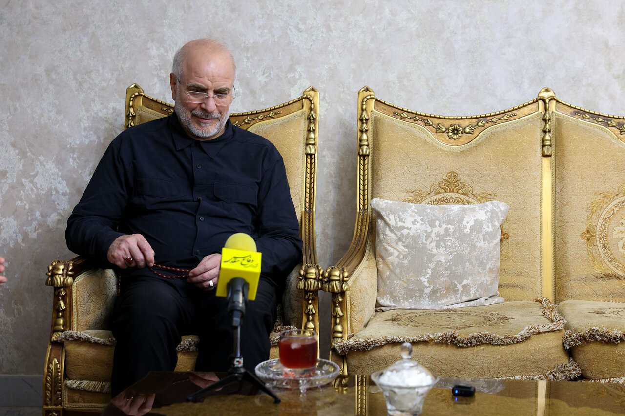 دیدار قالیباف با خانواده شهید باقری