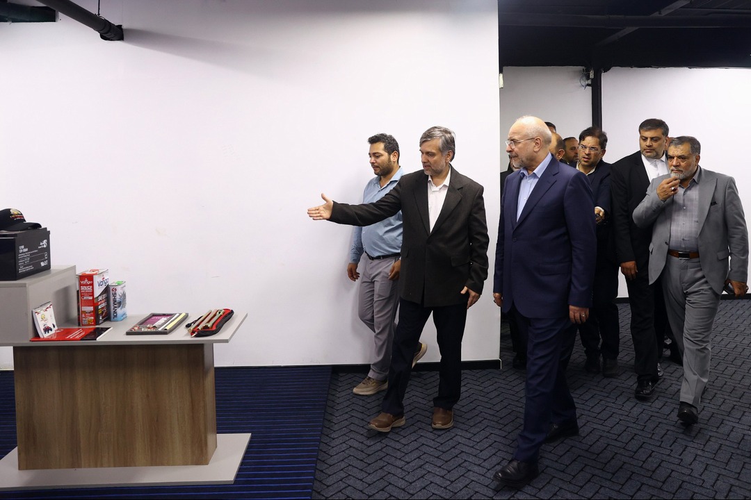 بازدید قالیباف از نمایشگاه دستاوردهای فن آوری جمهوری اسلامی در کاراکاس