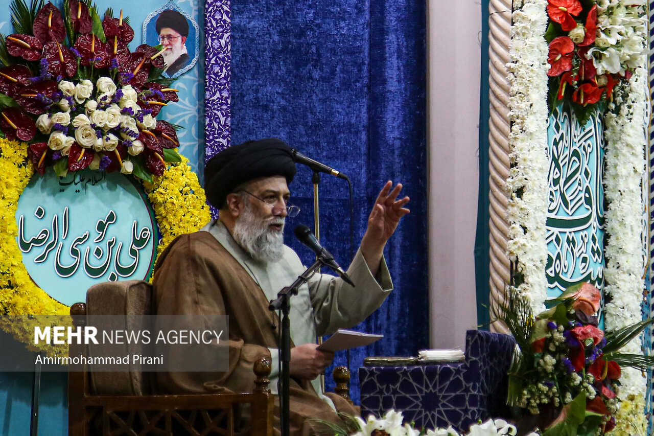 بزرگداشت جان باختگان حادثه بندر شهید رجایی در حرم بانوی کرامت