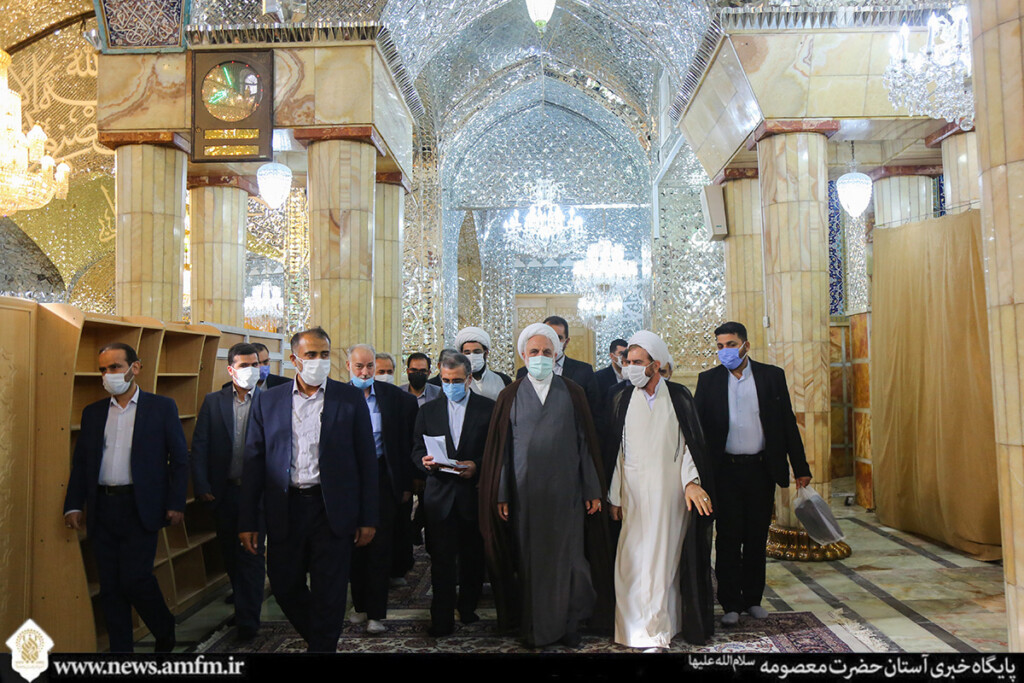 حضور اژه ای بر مزار آیت الله بهجت و علمای عظام