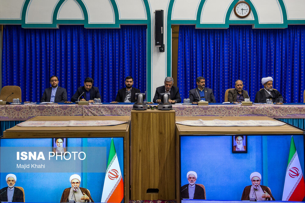 دیدار اعضای ستاد گرامیداشت دهه فجر با رئیس جمهور