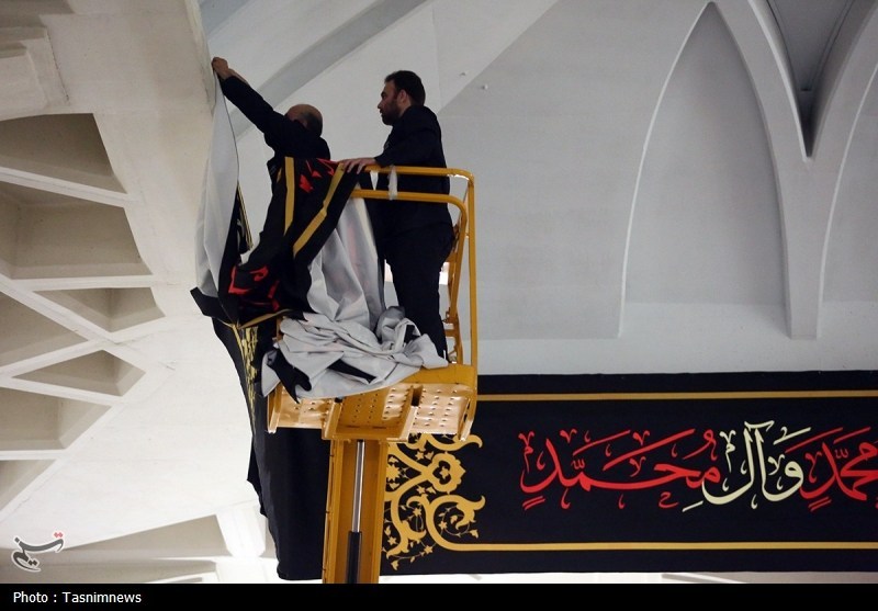 حرم حضرت معصومه(س) سیاهپوش عزای اباعبدالله(ع) شد