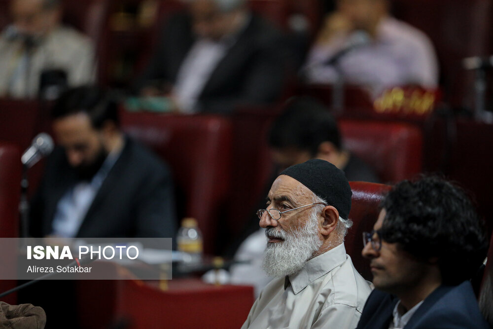 حضور آملی لاریجانی در اجلاس ملی نخبگان