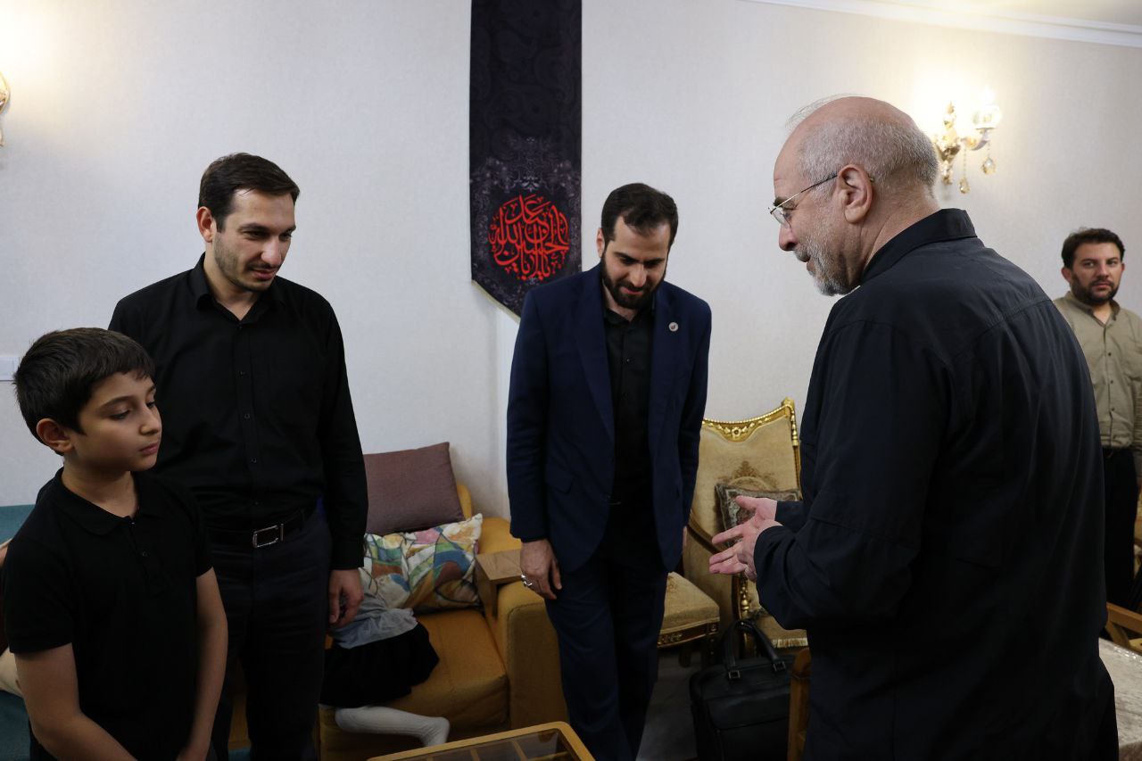 دیدار قالیباف با دو دختر و برادر سپهبد شهید باقری