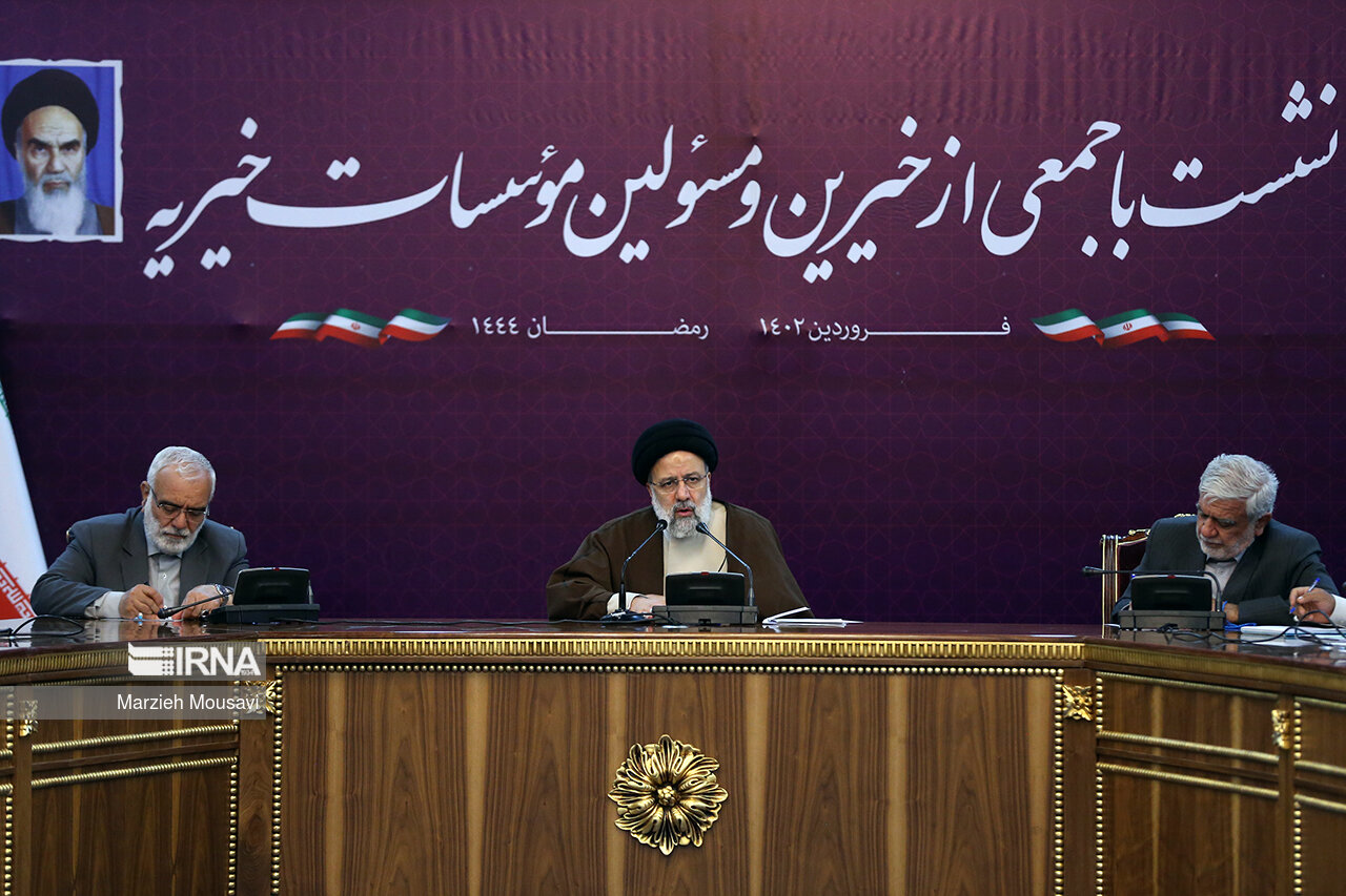 دیدار جمعی از خیرین با رئیس جمهور