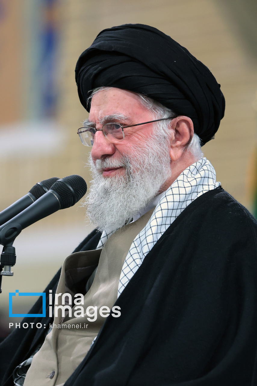 دیدار جمعی از دانشجویان با مقام معظم رهبری