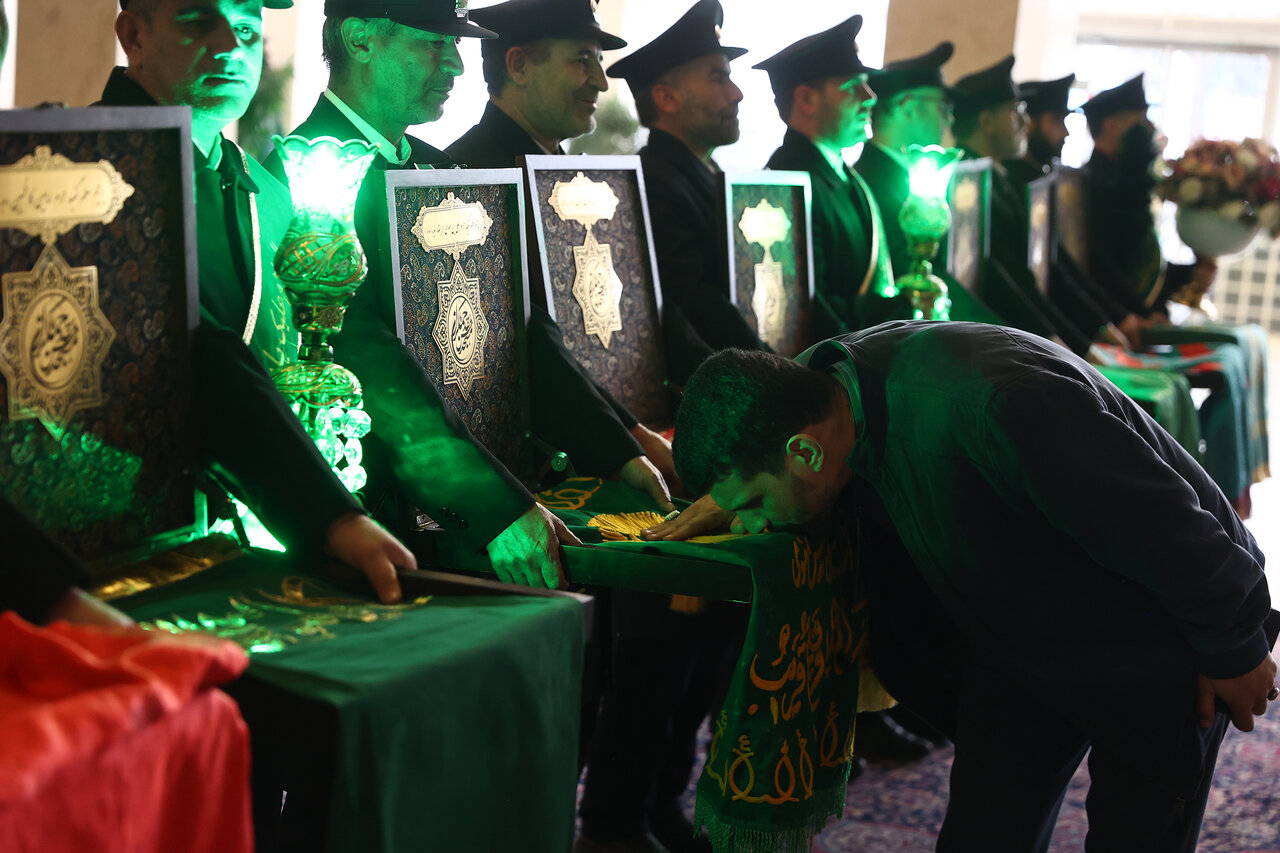 حضور خادمان مسجد جمکران در صحن علنی مجلس