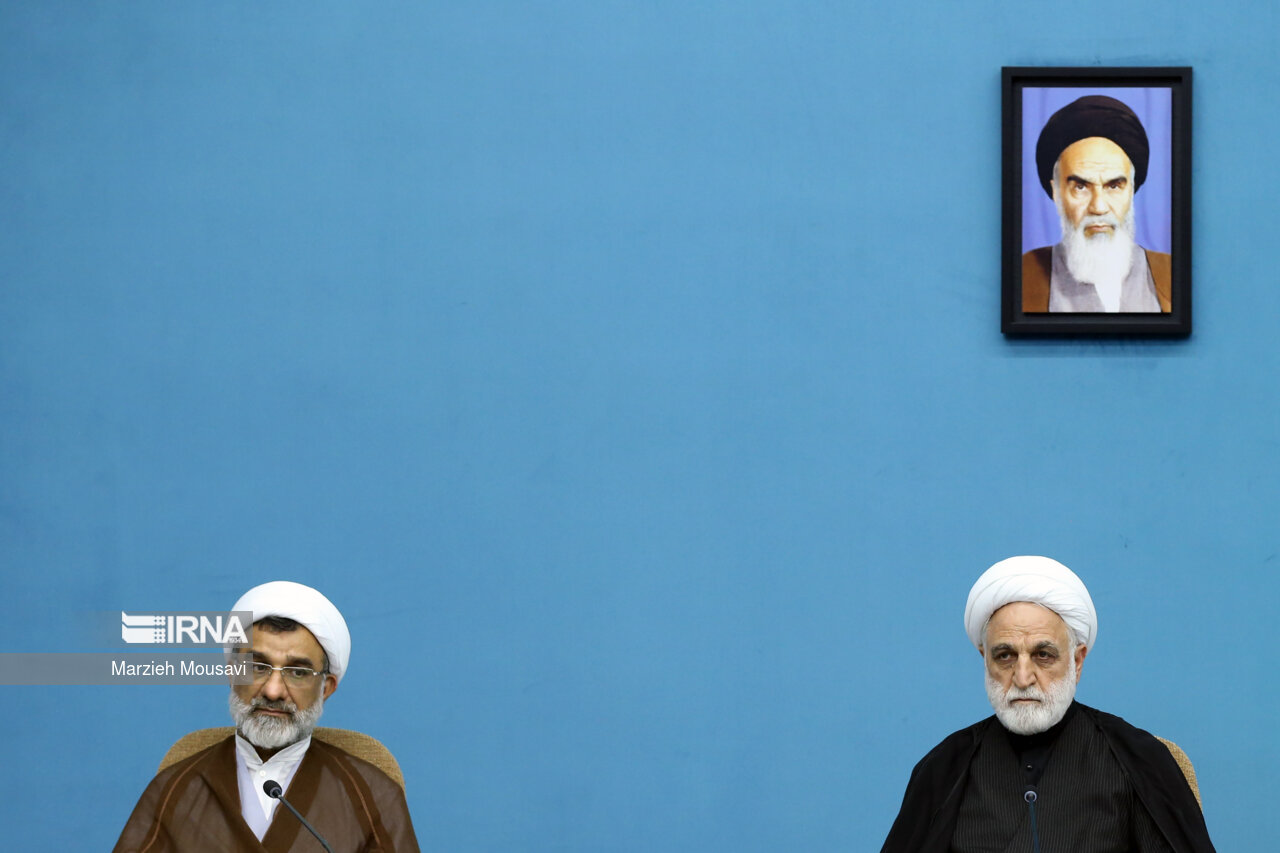 جلسه شورای عالی انقلاب فرهنگی