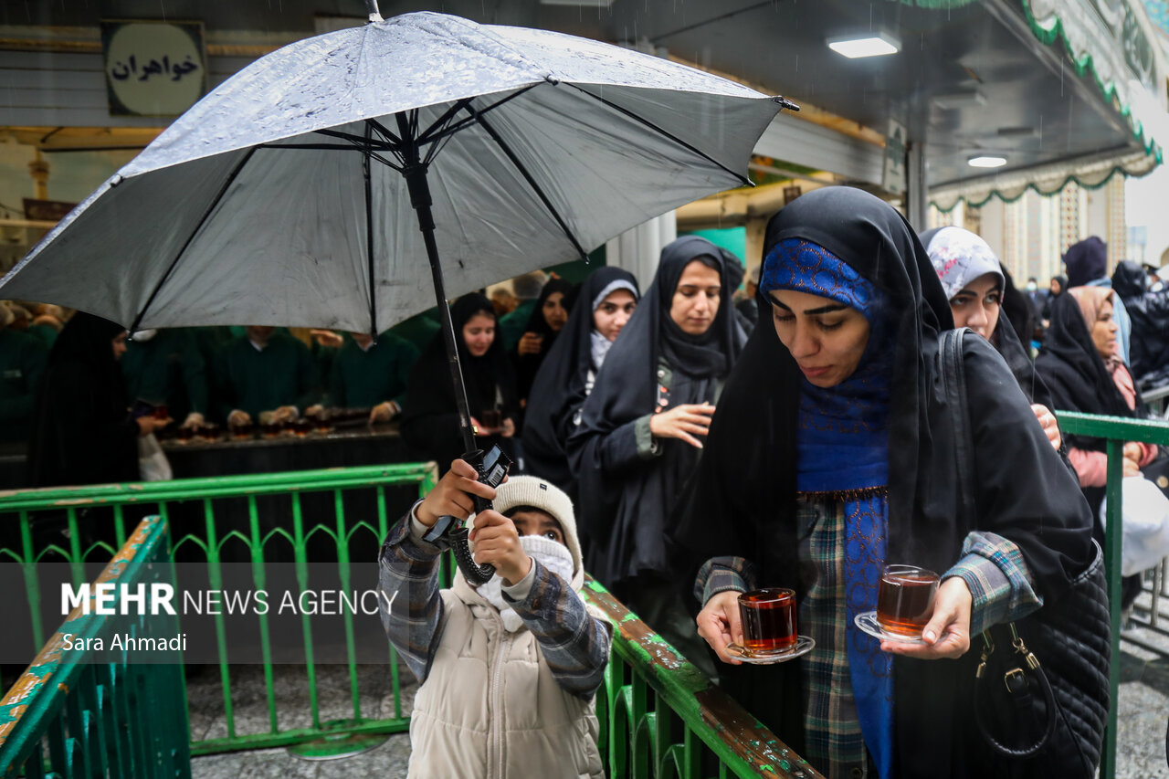  پذیرایی از زائران در چایخانه های حرم مطهر امام رضا(ع)