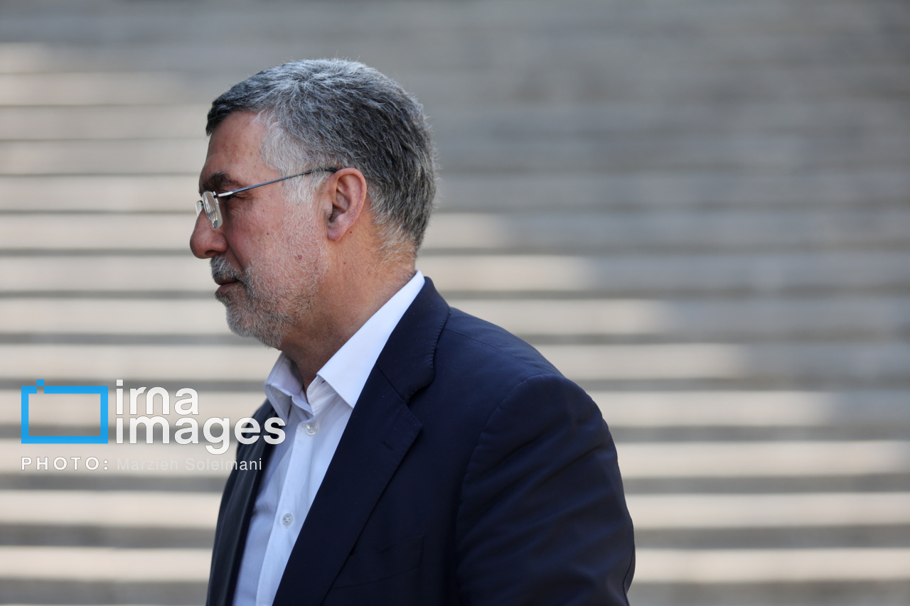 اعضای هیأت دولت در جمع خبرنگاران