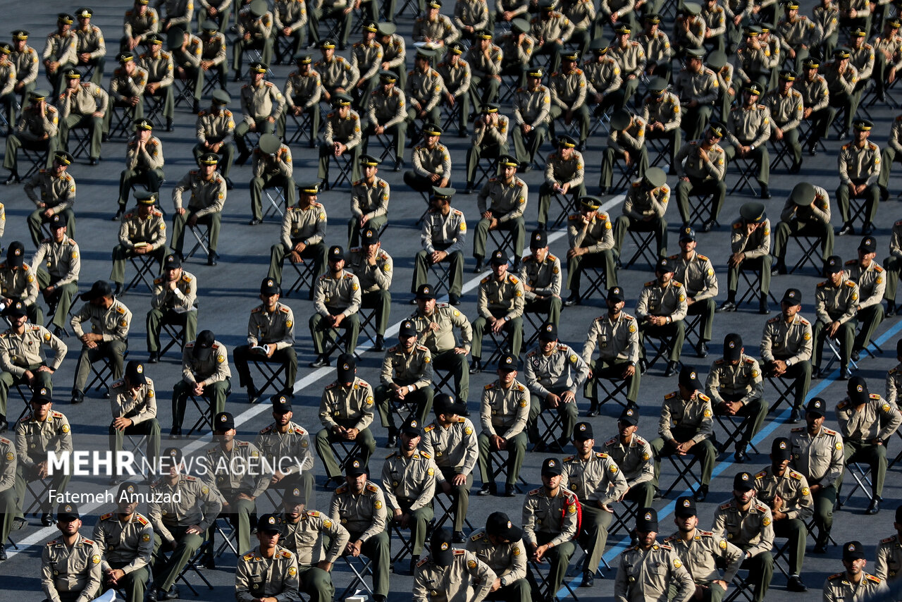 سالروز اهدای پرچم و نشان توسط فرماندهی معظم کل قوا به ارتش