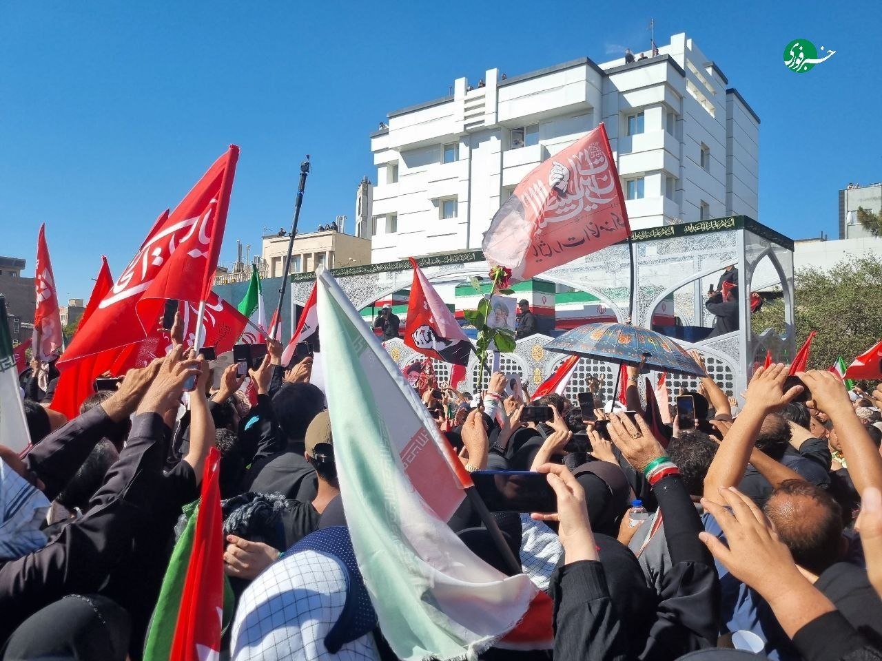 پیکر رهبر شهید مشهد
