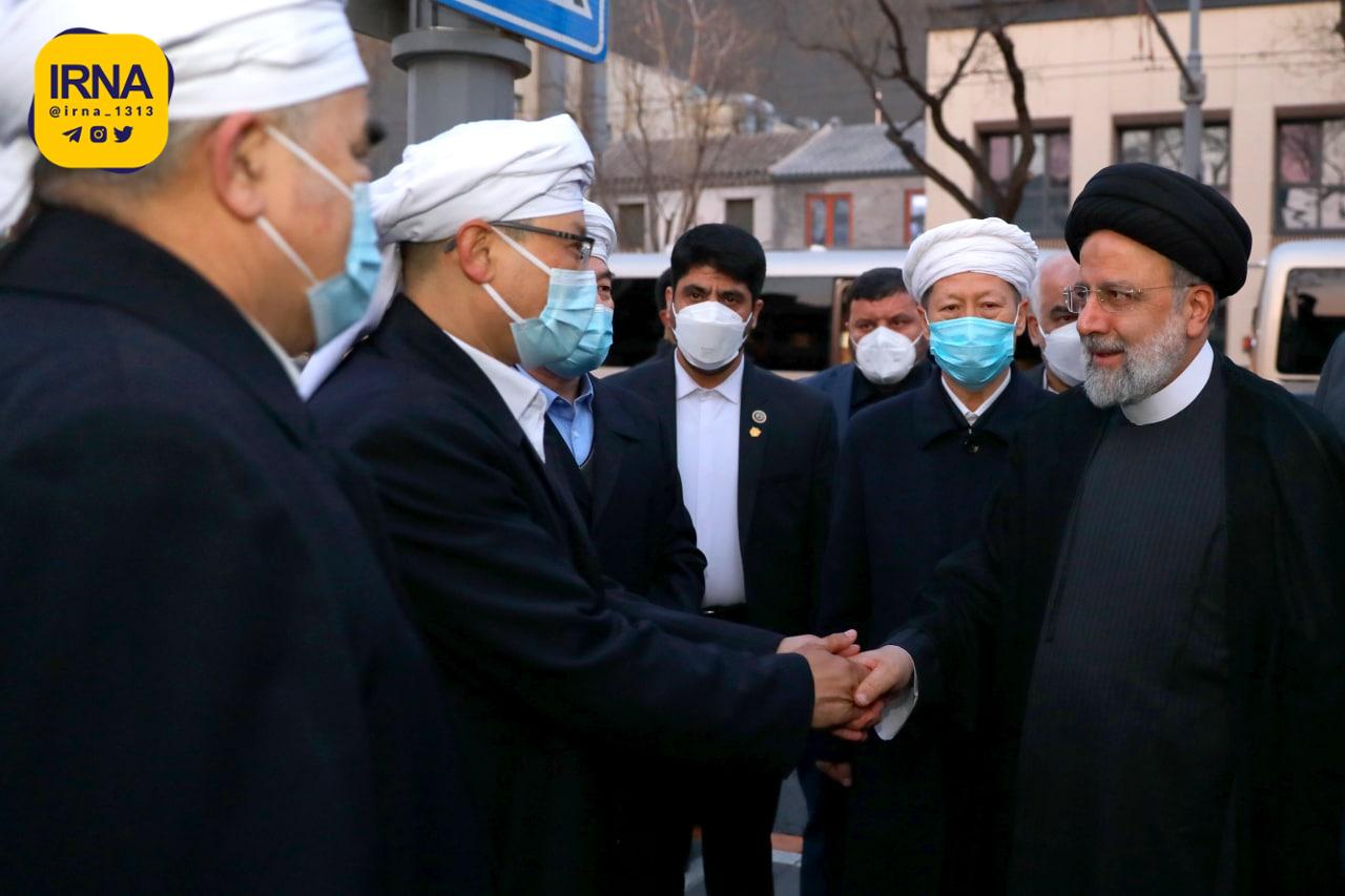 اقامه نماز جماعت و سخنرانی رئیس‌جهور در مسجد تاریخی «دونگ سی» پکن