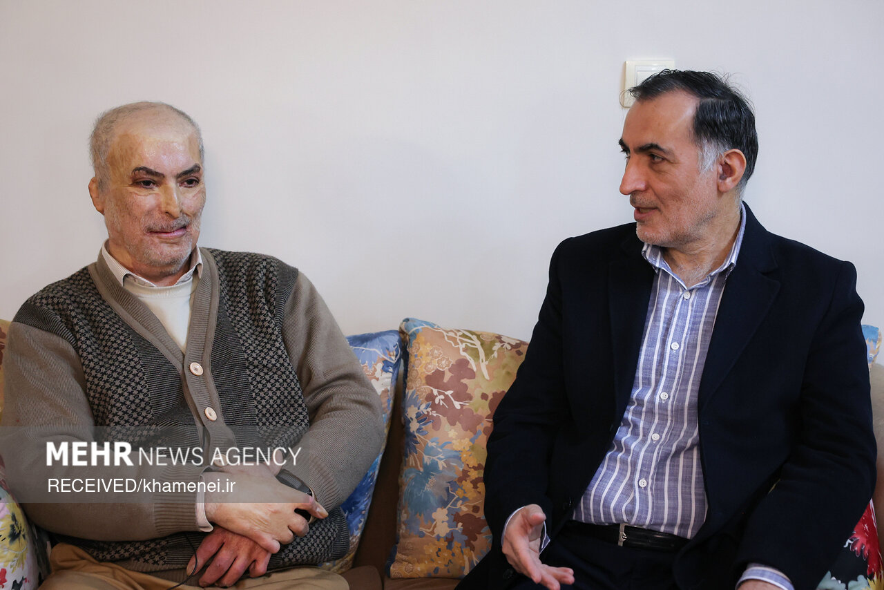 حضور نمایندگان رهبر انقلاب در منازل تعدادی از جانبازان