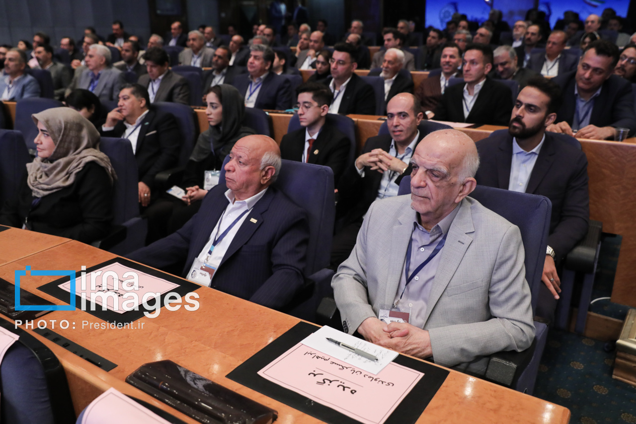 تجلیل از صنعتگران برتر کشور با حضور پزشکیان