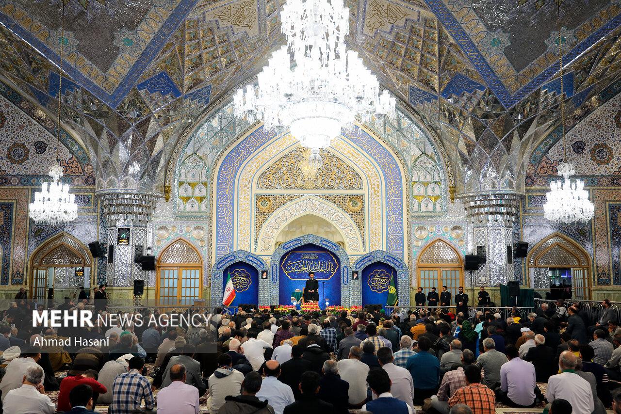 حال و هوای حرم مطهر رضوی در شب میلاد امام حسین (ع)