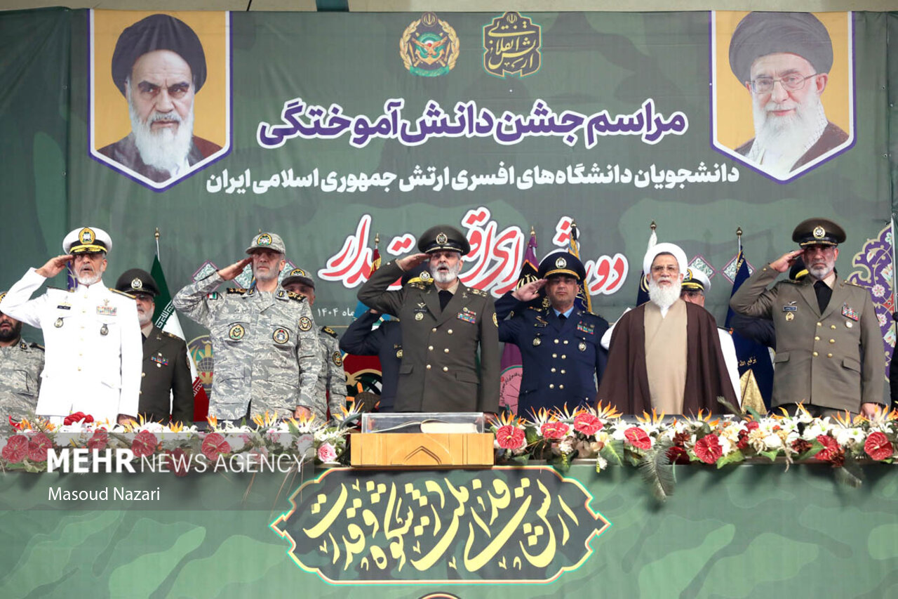 مراسم دانش‌آموختگی دانشجویان دانشگاه‌های افسری آجا