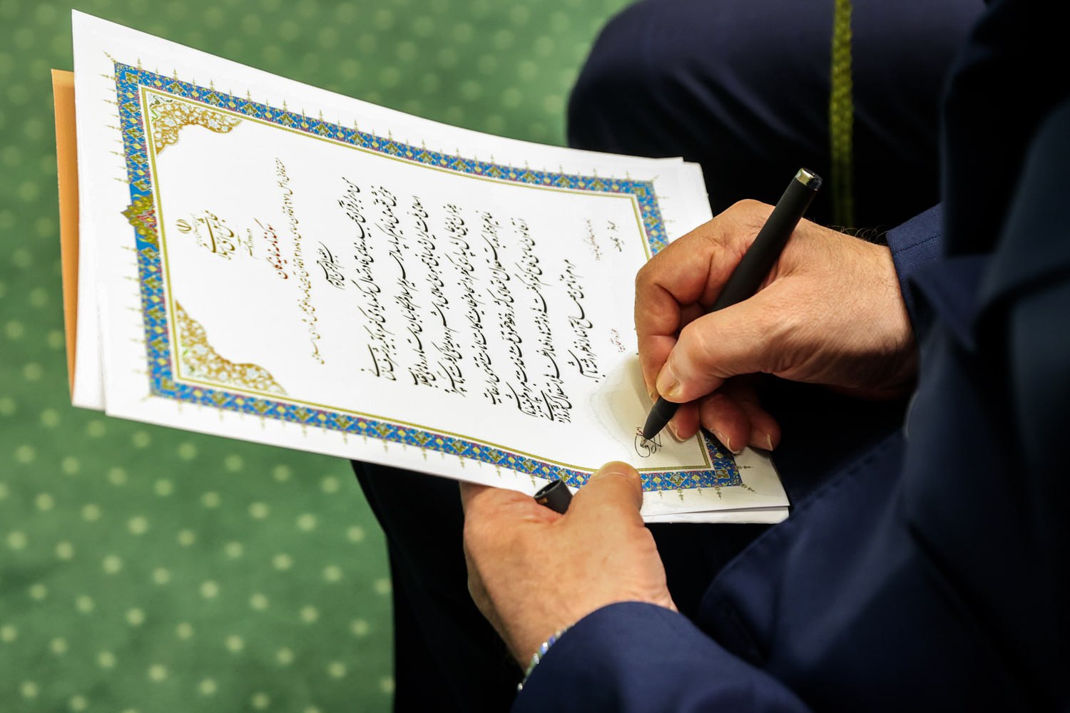 آیین قرائت سوگند نمایندگی توسط قالیباف