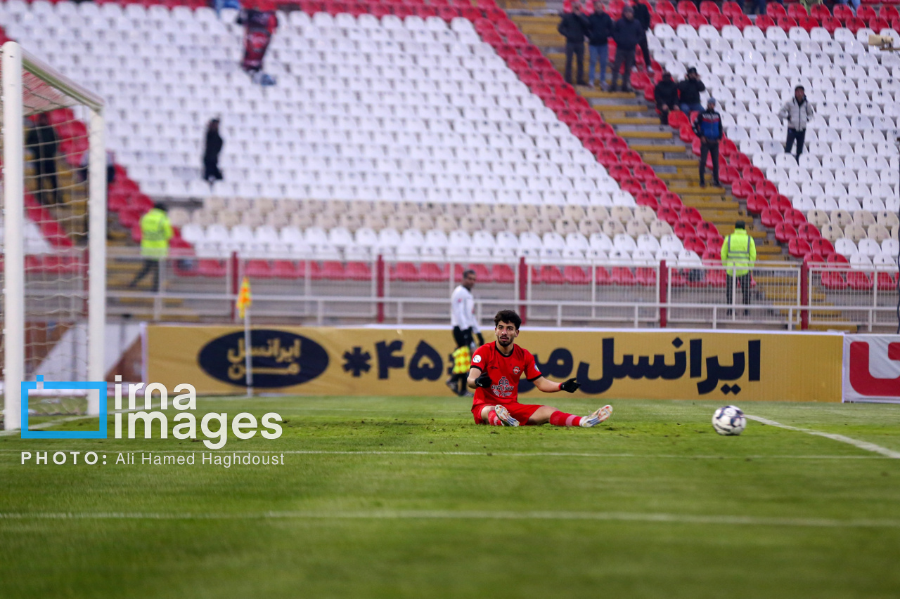 تصاویر عجیب از بازی تراکتور